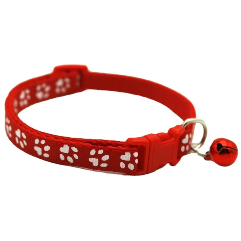 Collar con campana para  gatos. Collar colorido con huella y ajuste de seguridad